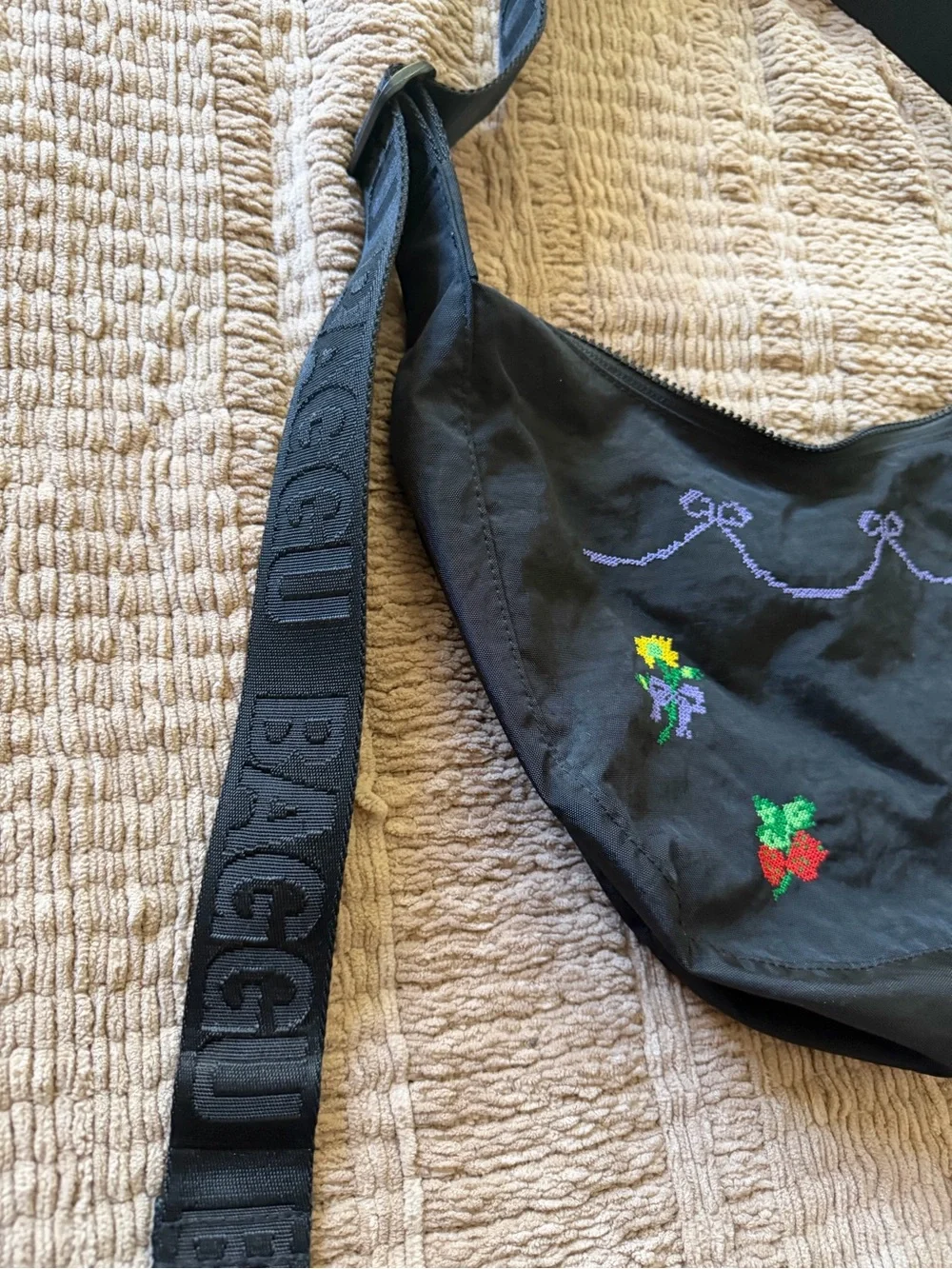 BAGGU embroidered medium black crescent bag! UO exclusive!